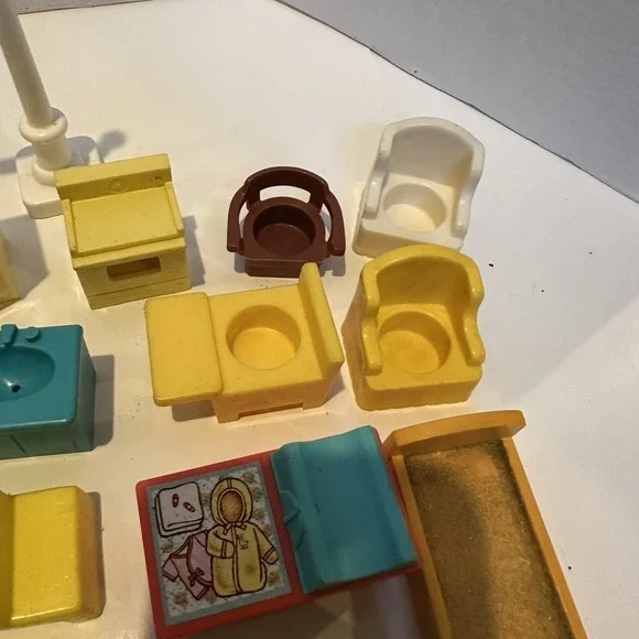 VTG 70s &80sFisher Price Wooden & Plastic Little People Figures Lot Of 46 Pieces